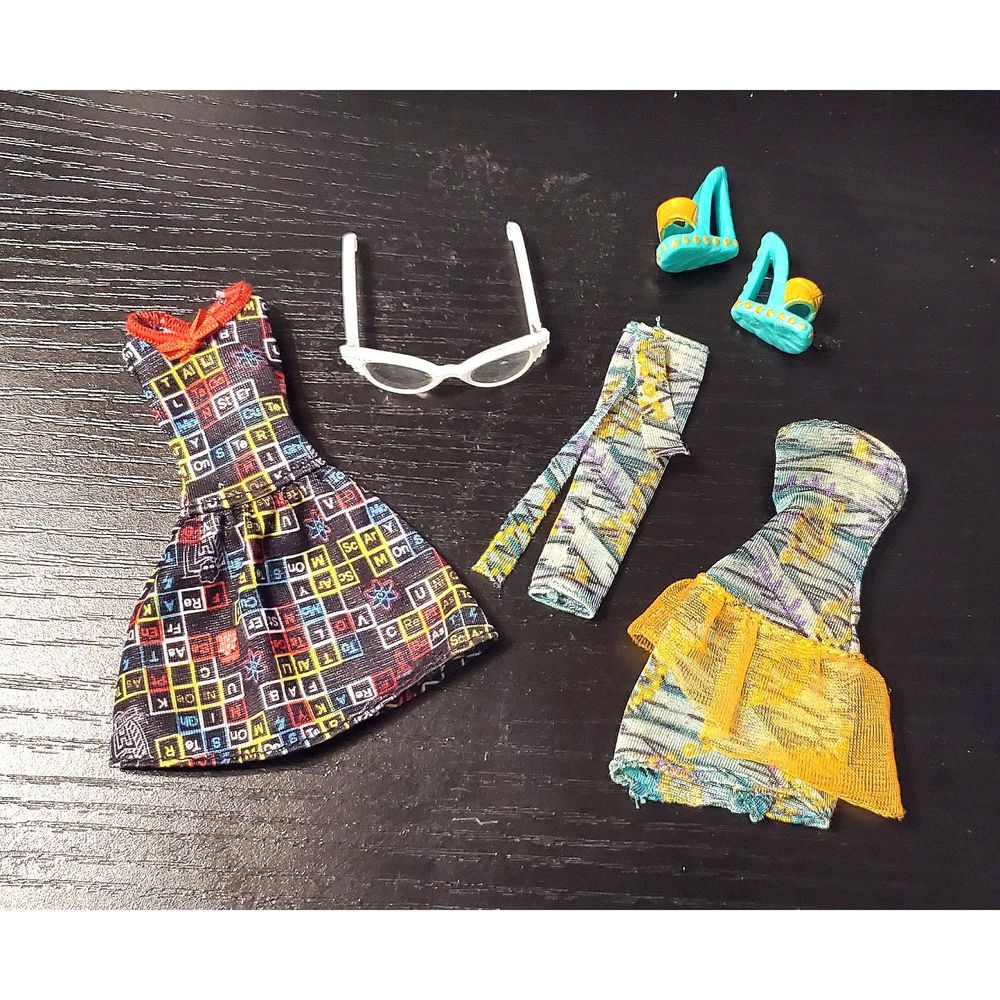 MONSTER HIGH Mad Science Ghoulia Yelps & Cleo De Nile Outfits